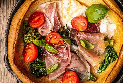 Holländska ugnspannkakor med burrata och prosciutto