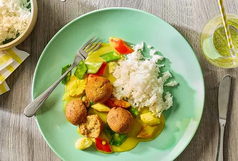 Krispiga linsbollar med currysås