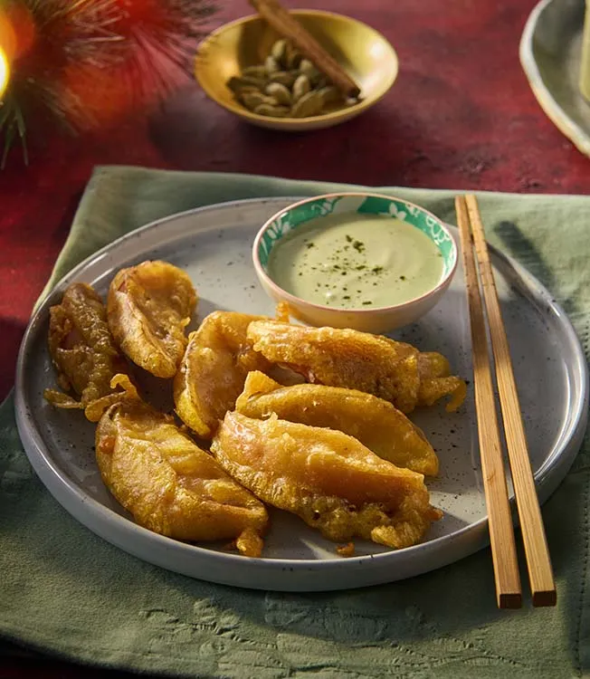 Tempura-stekta kaneläpplen med matchasås