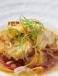 Friterad Fisk i sötsur sås