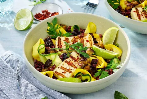 Zucchini-, bön- och auberginesallad