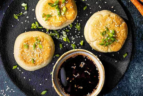 Svamp- och grönsaksfyllda bao-bröd