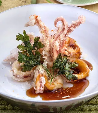 Friterad bläckfisk med söt sojasås