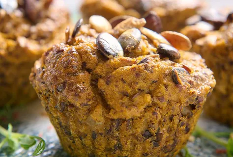Sötpotatismuffins med spenat och oliver