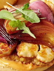 Teriyaki-blomkålsburgare med halloumi