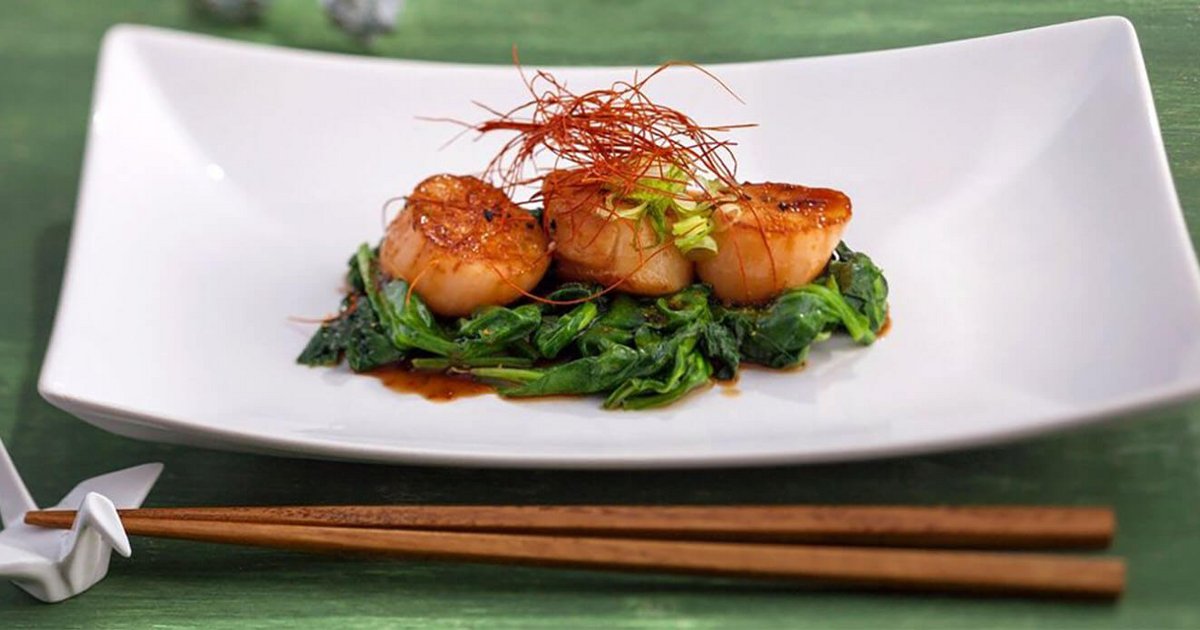 Yigitlar barcha teshiklarda lezbiyenlarni silkitadi