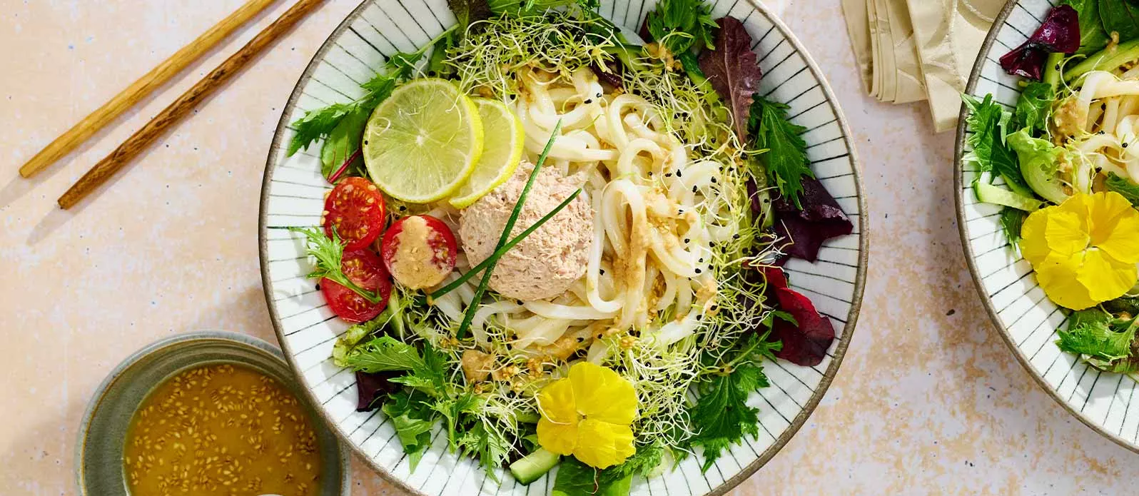 Udon-nudelsallad i orientalisk stil