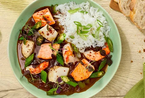 Teriyaki skaldjursgumbo med okra och ris