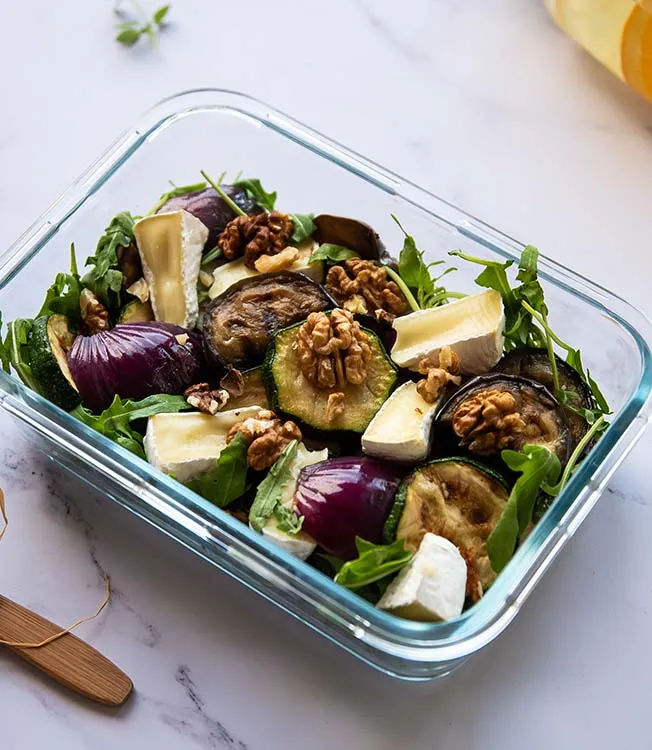 Grillade grönsaker och camembertsallad