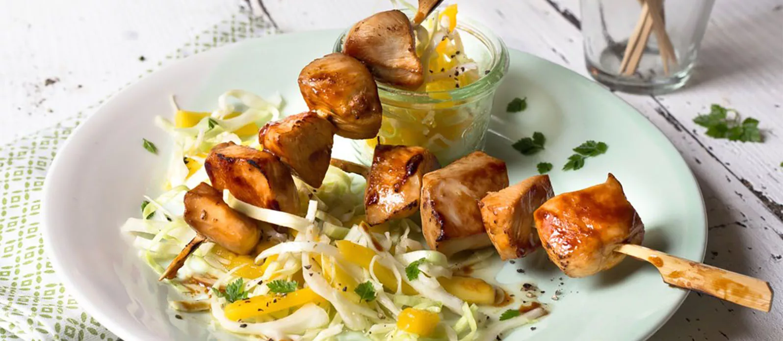 Kycklingspett med Mango Coleslaw