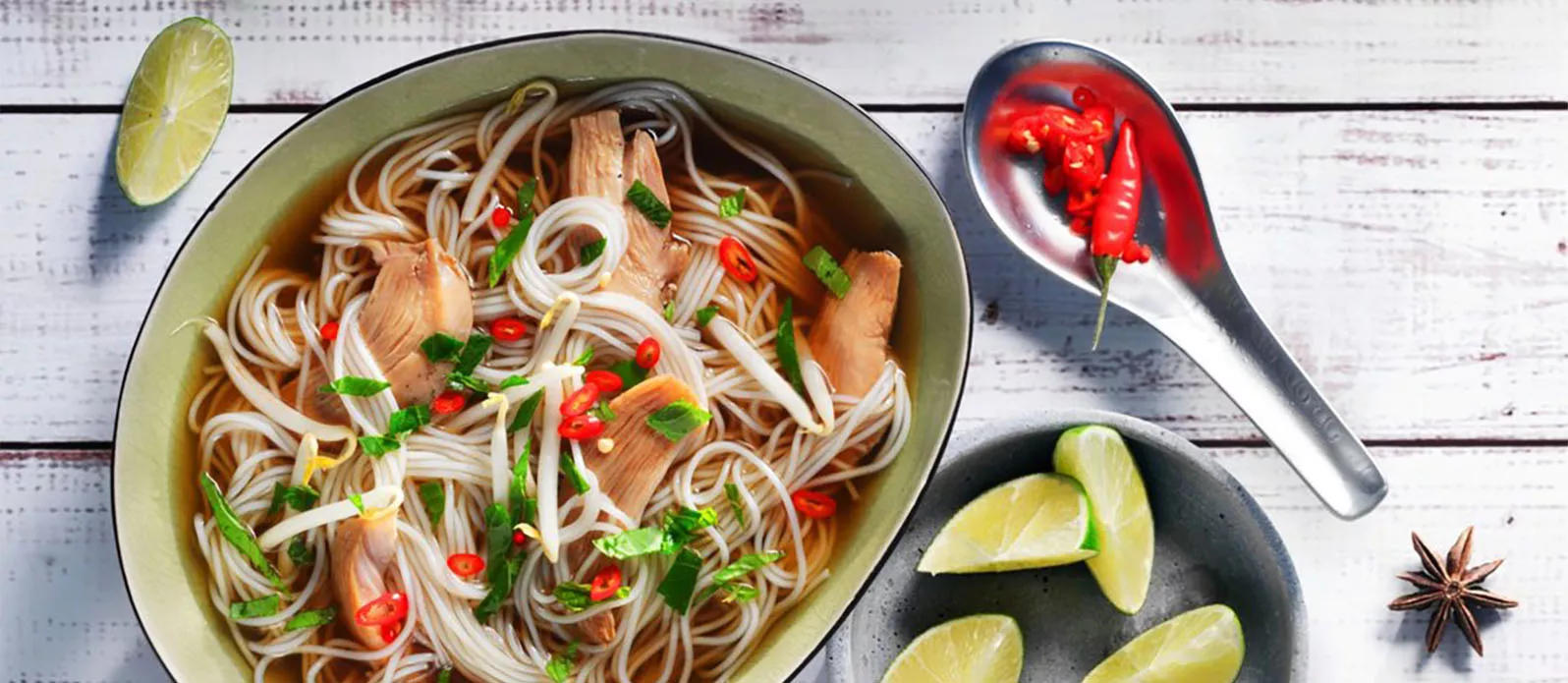 Phó gà Soppa med risnudlar & kyckling