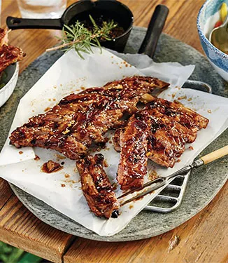 Orientaliska revbensspjäll med sötsur marinad