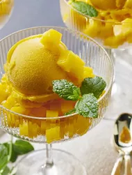 Enkel mangosorbet med endast två ingredienser