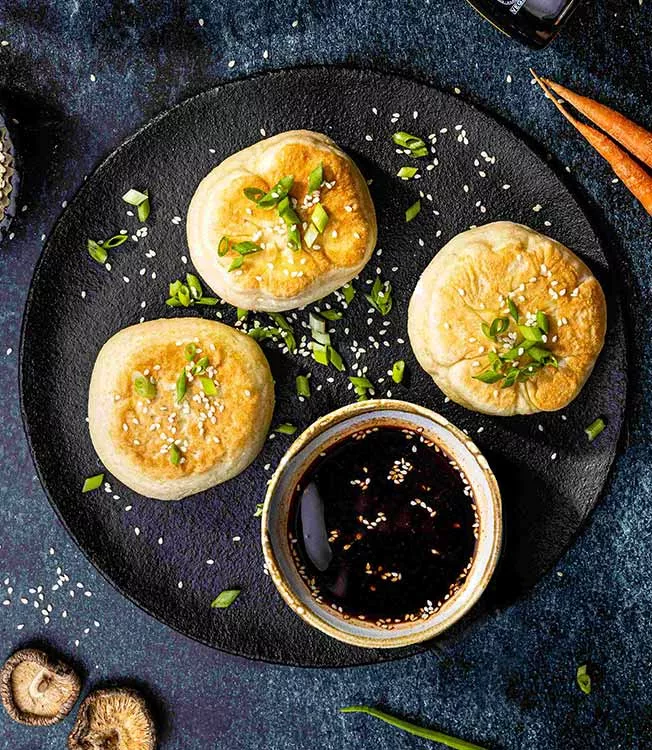 Svamp- och grönsaksfyllda bao-bröd
