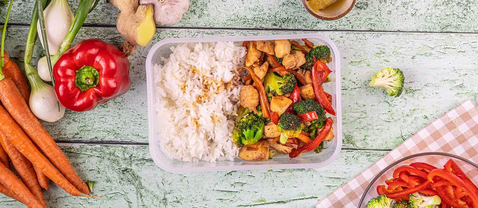 Honungs- och sojakyckling med wok och ris