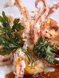 Friterad bläckfisk med söt sojasås