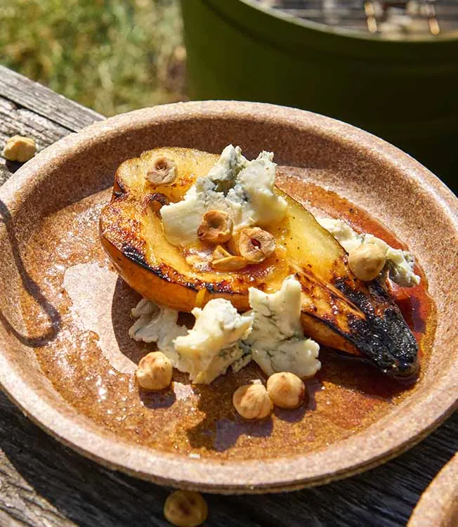 Grillade päron med Gorgonzola och hasselnötter