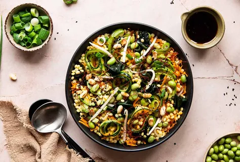 Couscous-, edamame- och wakamesallad