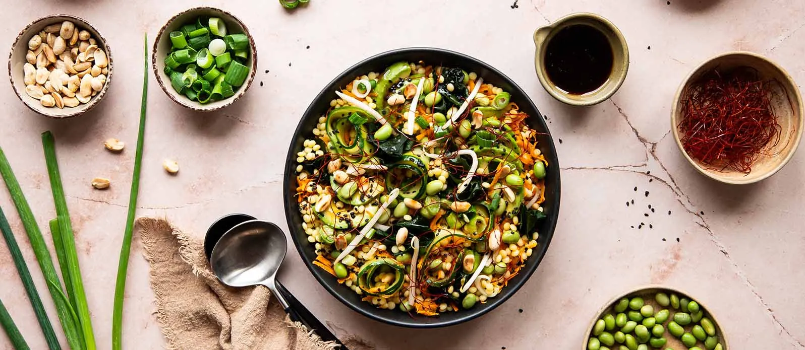 Couscous-, edamame- och wakamesallad