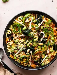 Couscous-, edamame- och wakamesallad