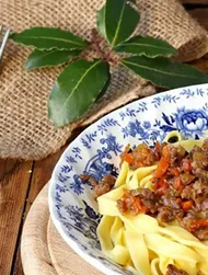 Tagliatelle med ragù bianco och sojasås