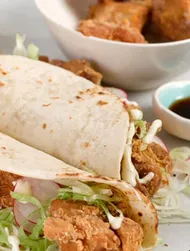Karaage (friterade kycklingbitar) tacos med citrusmajonnäs