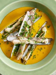 Krämig knivmusselsoppa med sojasås