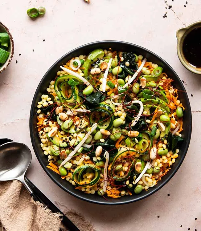 Couscous-, edamame- och wakamesallad