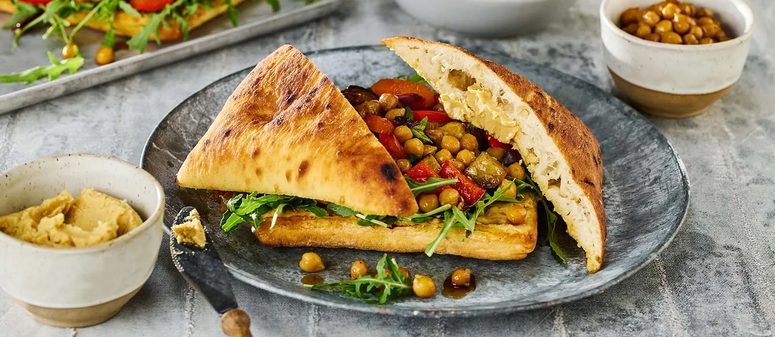 Vegetarisk smörgås med hummus