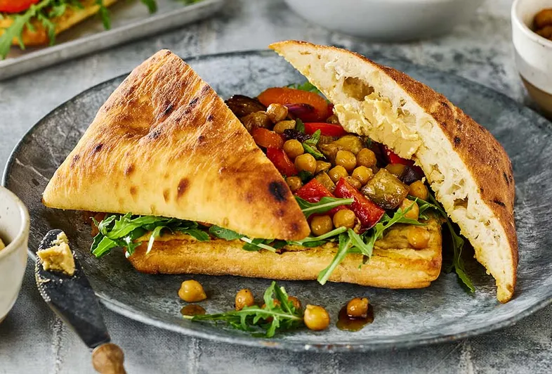 Vegetarisk smörgås med hummus