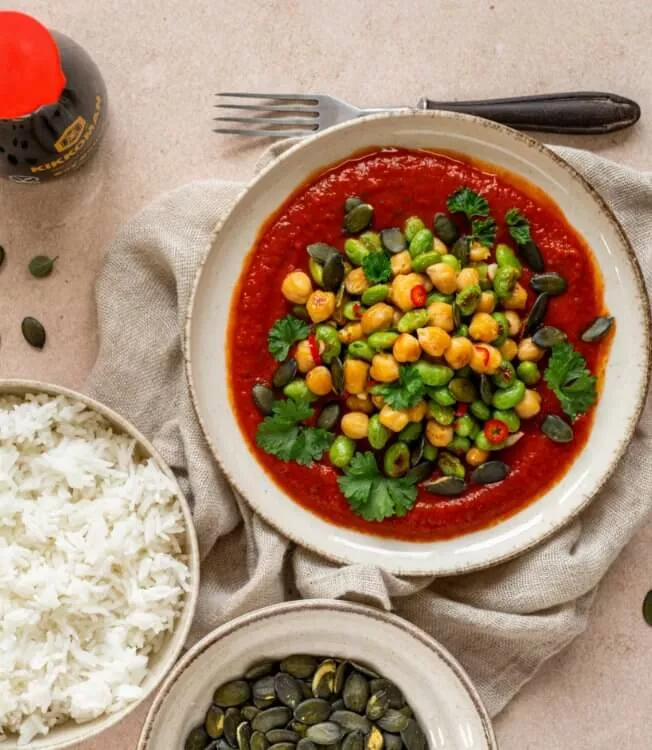 Kikärter och edamame i pepparsås