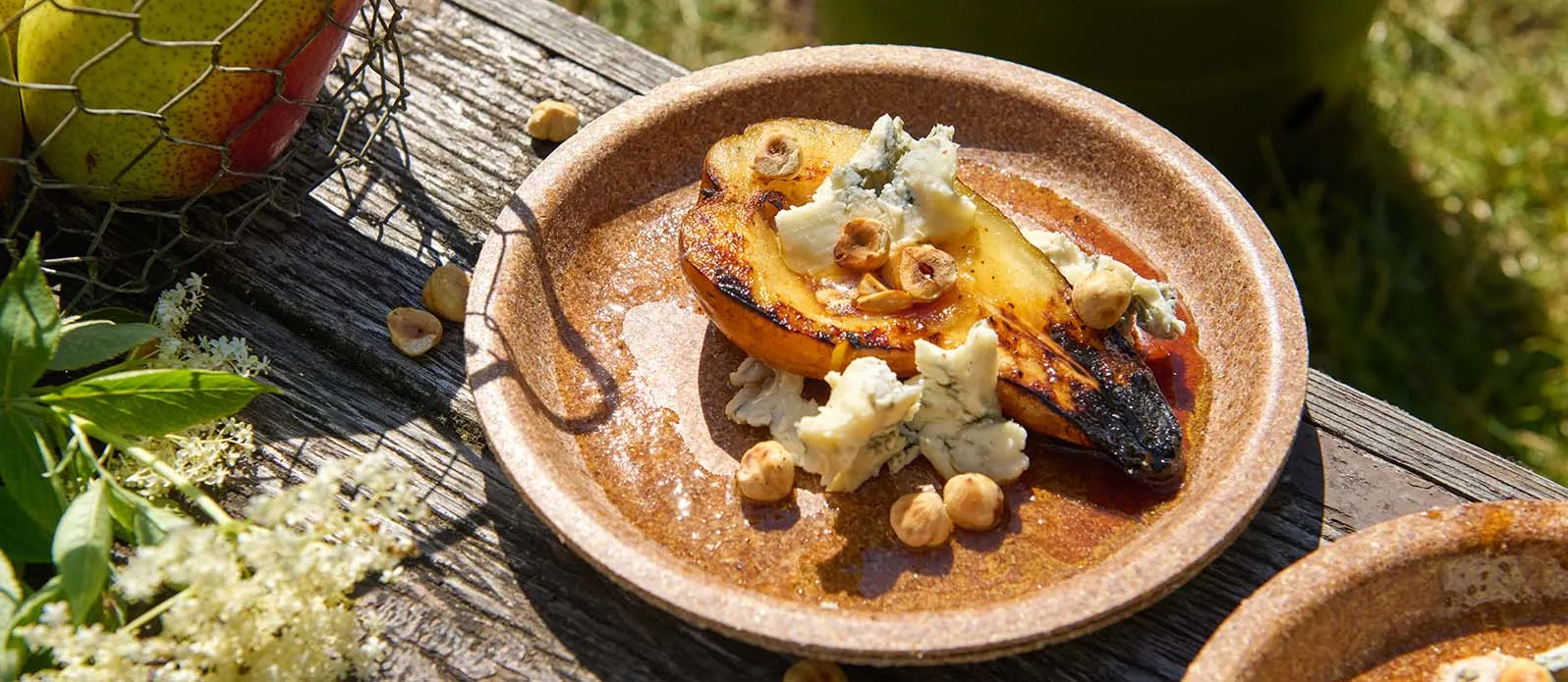Grillade päron med Gorgonzola och hasselnötter