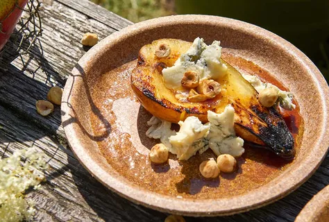 Grillade päron med Gorgonzola och hasselnötter