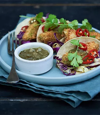 Tacos med friterade avokador och poké-rödkål