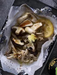 Smörgrillad ädelsvampblandning i foliepaket