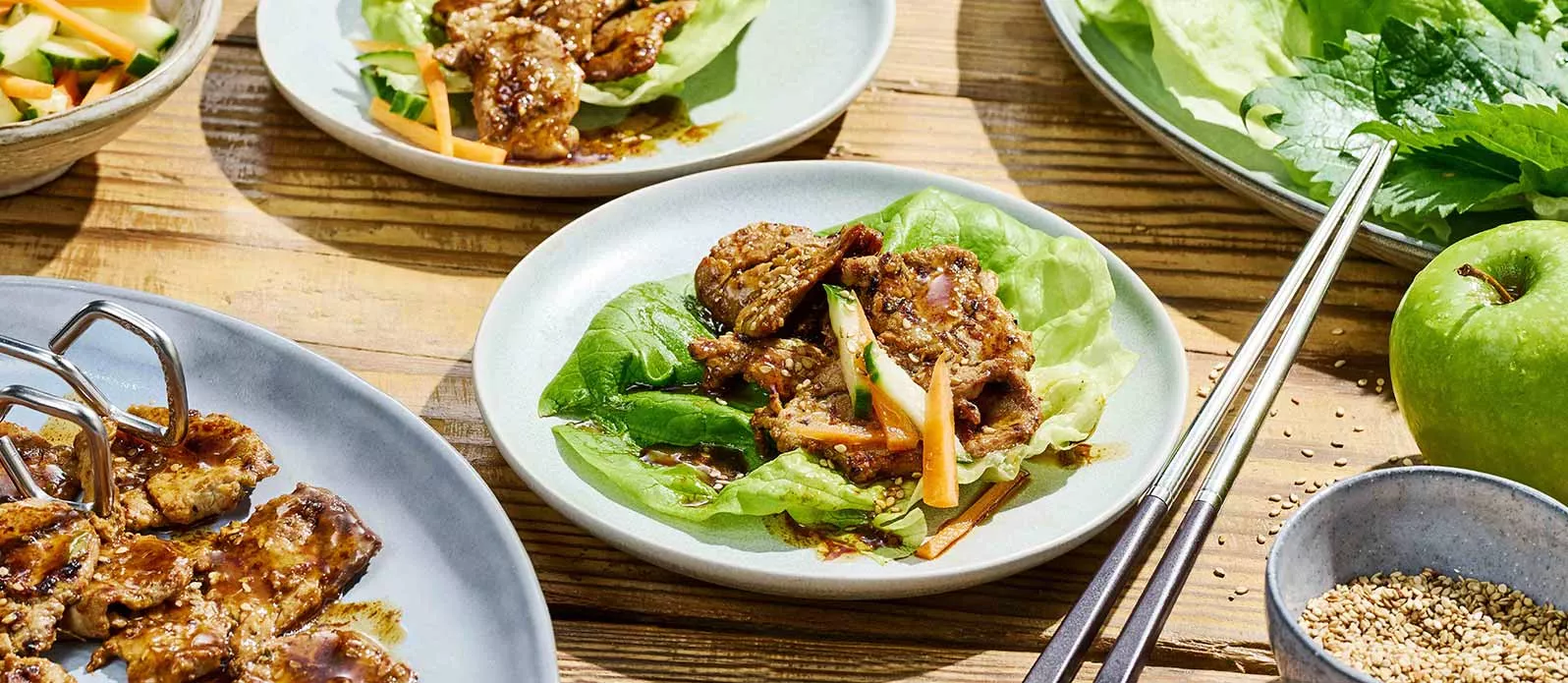 Bulgogi med fläskkött tillsammans med sallad