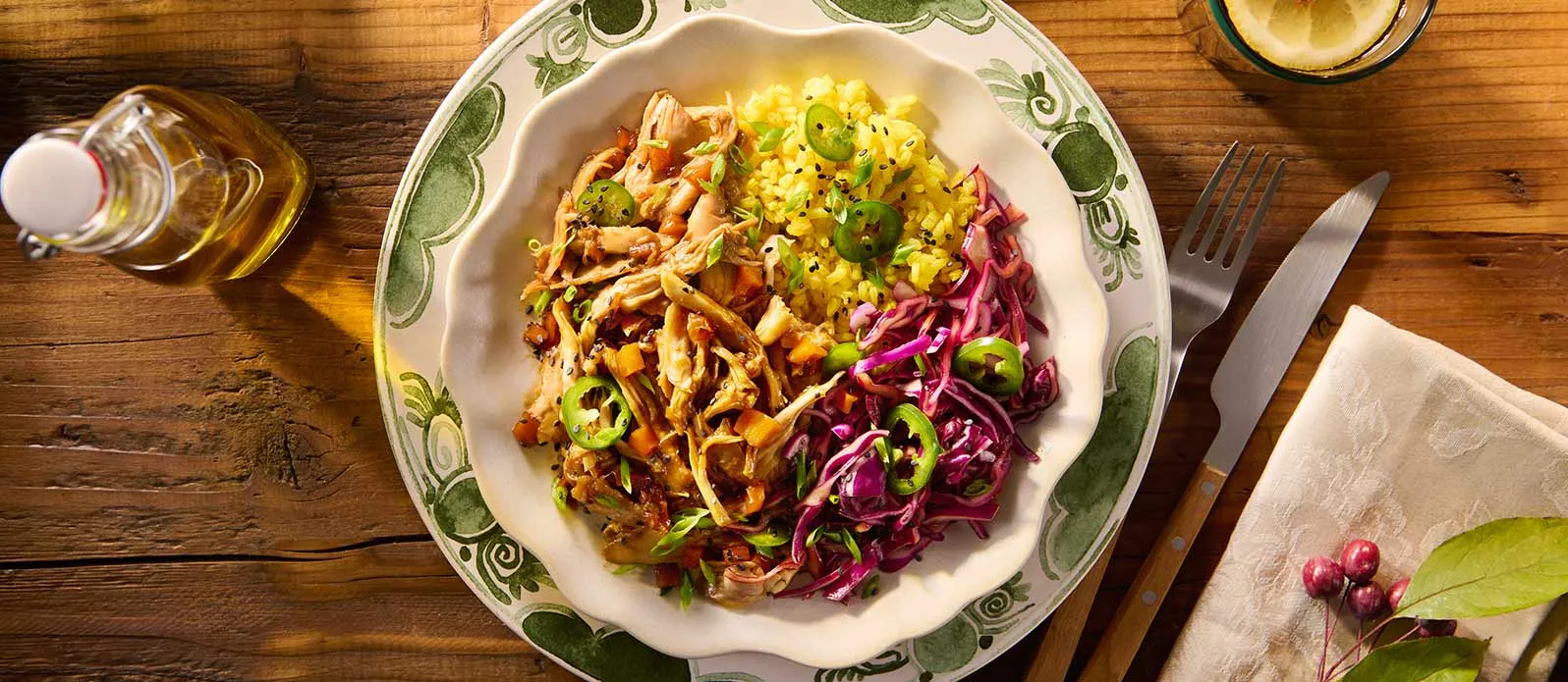 Pulled chicken med pumpa, gurkmejaris och coleslaw