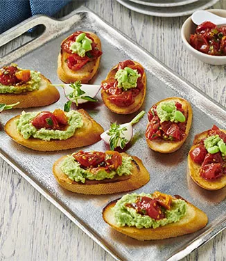 Bruschetta med edamame och halvtorkade tomater