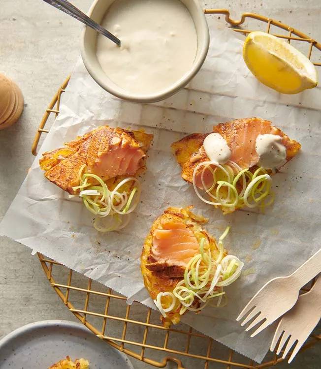 Rösti med laxsashimi och citronsås