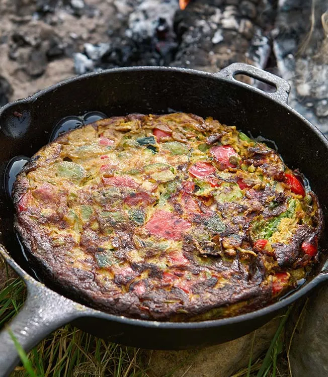 Spansk frittata med bondbönor och sesamsås