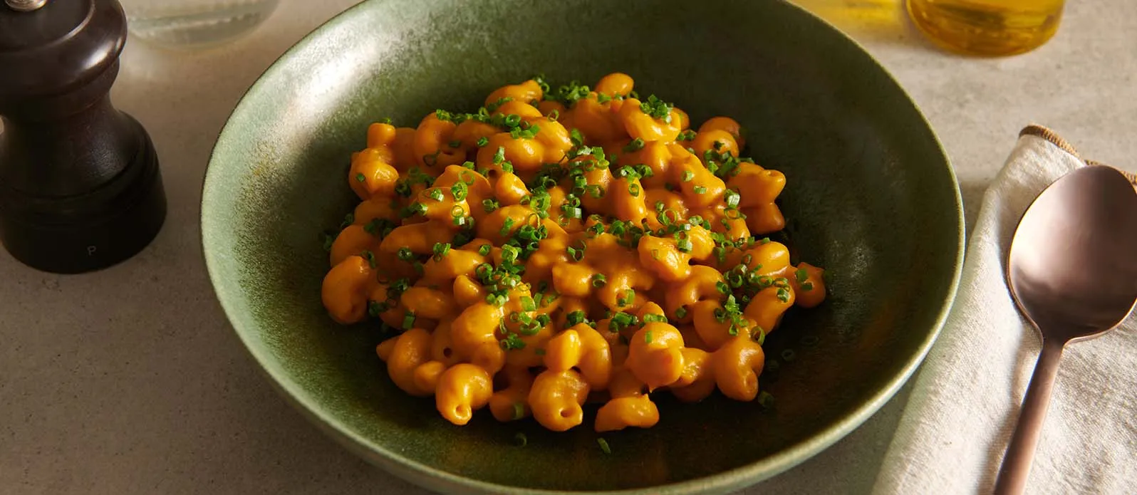 Veganska ostmakaroner med gomitinudlar