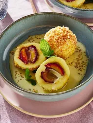 Bohemiska dumplings med plommon och panko