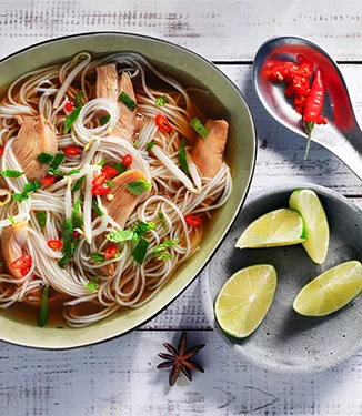Phó gà Soppa med risnudlar & kyckling