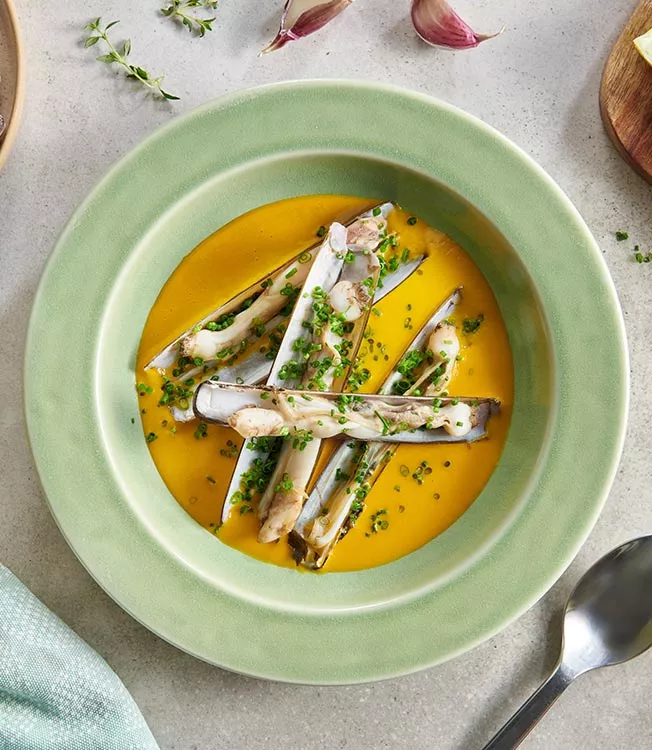 Krämig knivmusselsoppa med sojasås