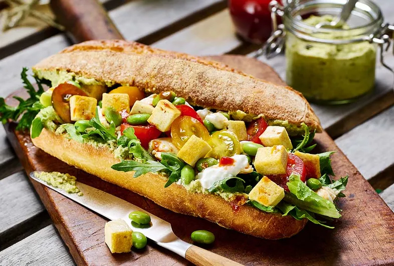 Burrata smörgås med tomat- & tofupesto