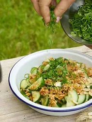Gurksallad med nötter, chili & sojasås