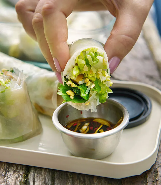 Vårrullar med kungsmussling och vietnamesisk sås