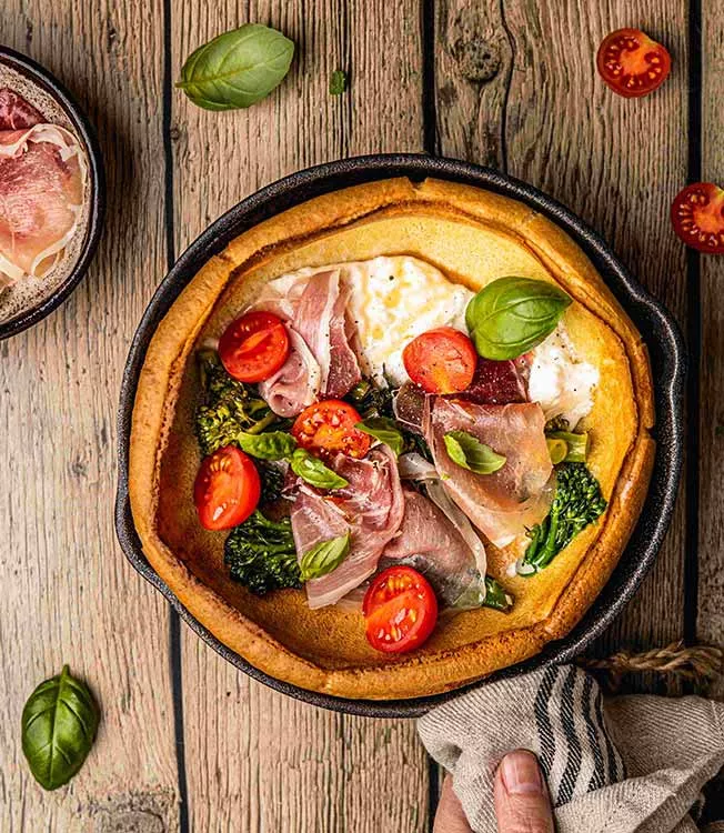 Holländska ugnspannkakor med burrata och prosciutto