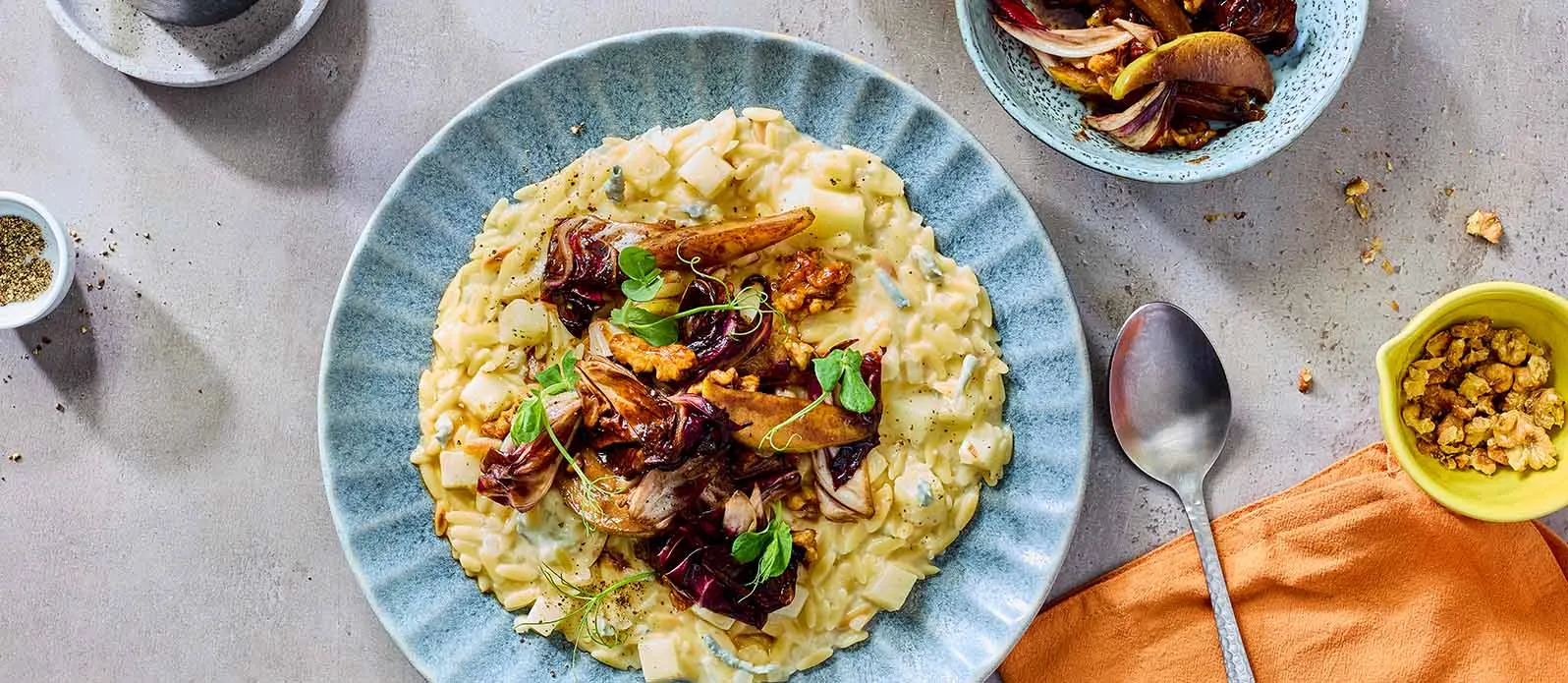 Selleri och Gorgonzola risoni med rosésallad