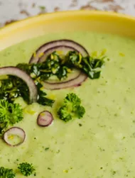 Kall gurk- & avokadosoppa med Gremolata